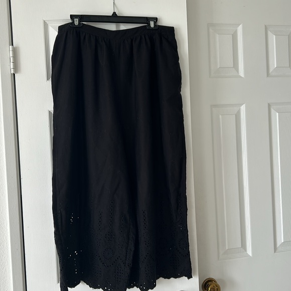 Anthropologie eyelet cropped flare pants - Picture 4 of 8